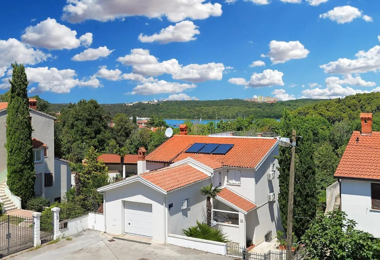 Apartments With A Parking Space Banjole, Pula - 20675 0*,